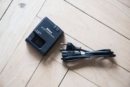 Nikon MH-25 Batterie-Ladegerät