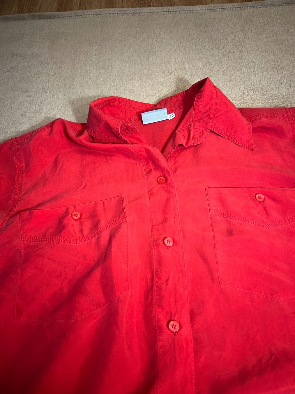 Chemisiers: Rote Sommerbluse von Deville, Grösse 40, Top Zustand! – D'occasion à Bottenwil par topshop 2
