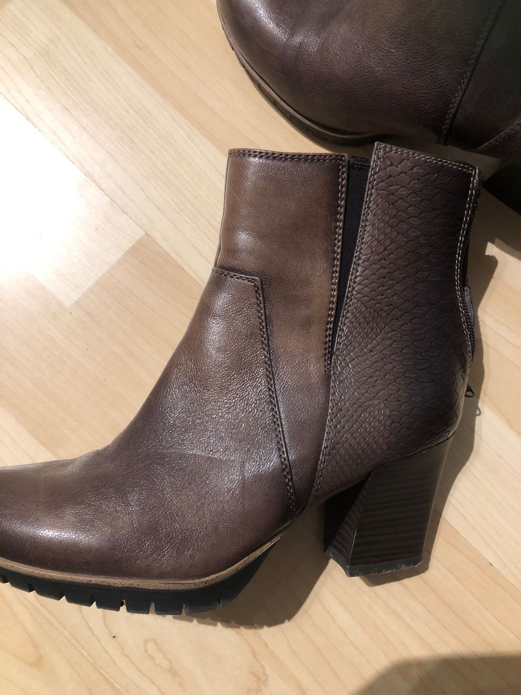 Scarpe da donna: Stifletten Gr 39 – Usato da Zell ZH venduto da Guffos