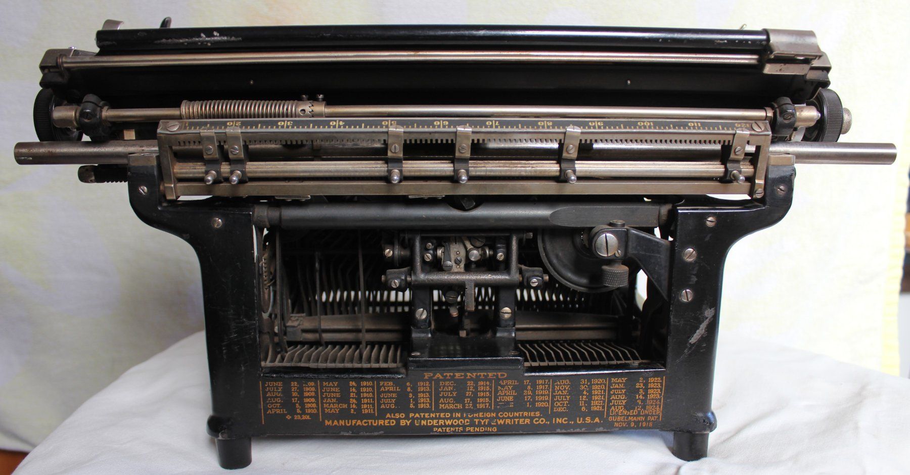 Underwood Machines à écrire: Antike "Underwood"-Schreibmaschine – D'occasion à Herznach par atsirch60 2