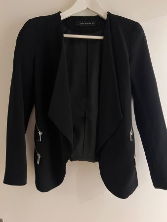 Schwarzer Blazer von Zara mit Reissverschlüssen, Grösse XS