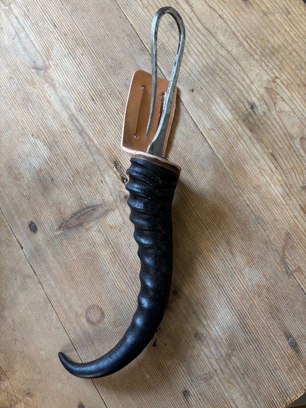 Posate: Wunderschön geschmiedetes Messer mit Horn-Scheide (Unikat) – Usato da Berneck venduto da danilo5561