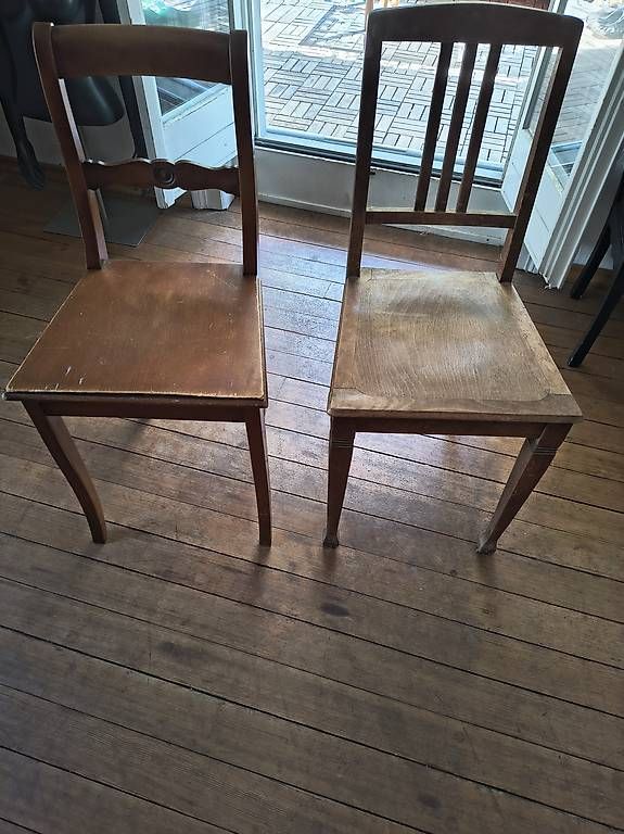 Sedie: Vintage Stühle und Möbel – Usato da Zürich venduto da touchandrituals