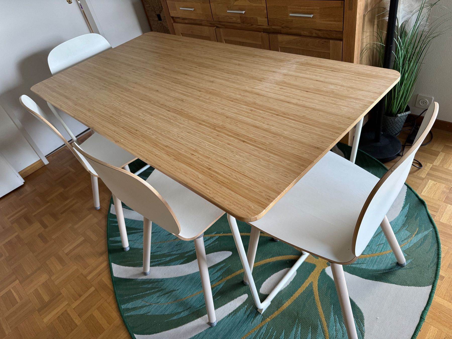 Tischset: IKEA Esstisch mit 4 Stühlen – Gebraucht aus Winterthur von diy_h7t8 1