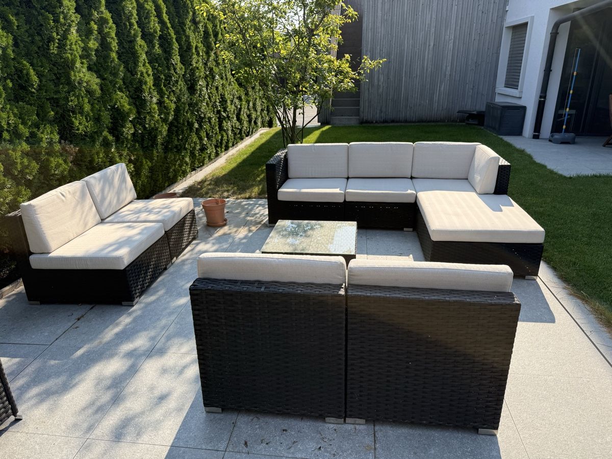 Set de table et chaises: Modulares Garten-Lounge mit Kissenbox – D'occasion à Hüttikon par Mellie422 1