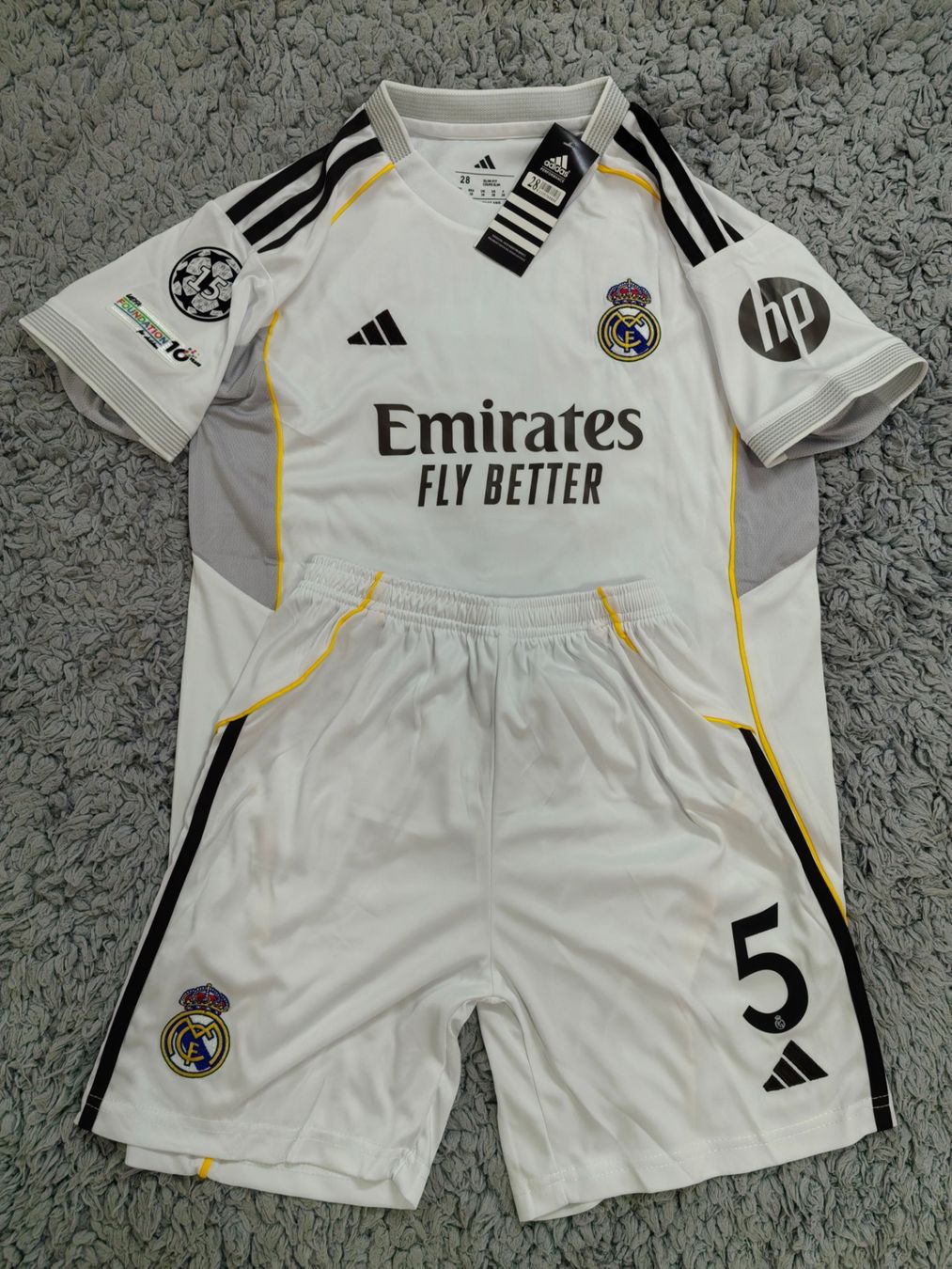 Real Madrid Scarpe, pantaloni & magliette da ginnastica: Real Madrid Trikot Set Bellingham, Grösse 152cm – Nuovo e nell'imballaggio originale da Mellingen venduto da JLLEA25 1