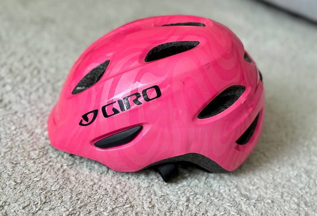 Giro Helme: Kindervelohelm Giro pink – Gebraucht aus Steffisburg von gigermichele