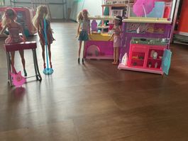 Barbie-Set: 3 Puppen, Bühne und Imbissstand, Top Zustand