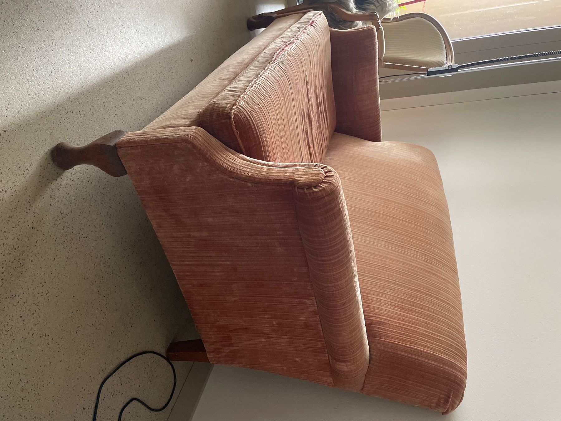 Divani: Rosarotes Sofa gratis wegzugeben – Usato da Zürich venduto da Mrgugus 1