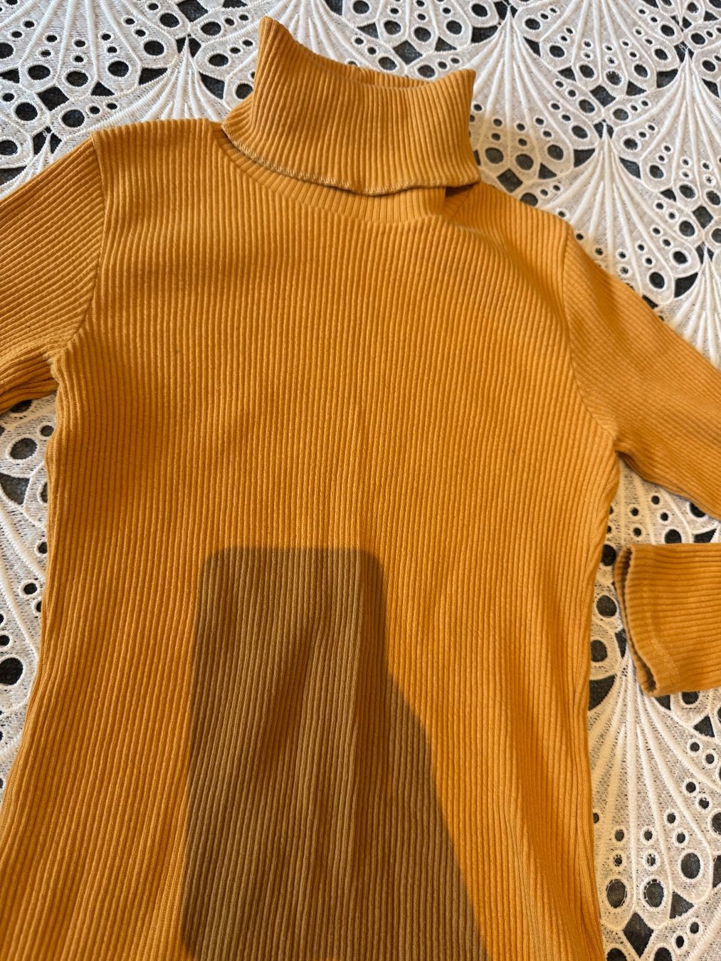 Pullover & Sweatshirts: Goldener Rollkragenpullover Rippstrick Herbst Winter XS – Gebraucht aus Frenkendorf von Style365 1