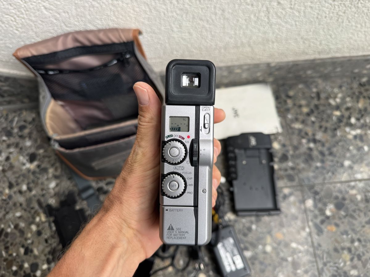 Camcorder: JVC GR-DV1 Camcoder – Defekt aus Bern von A.W.S.R 1
