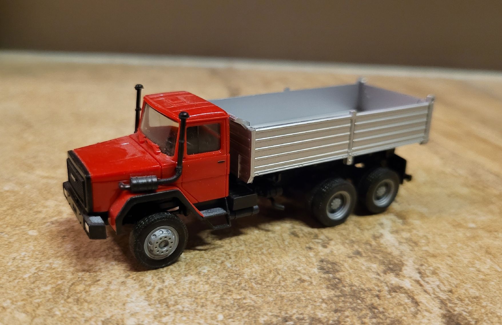 Herpa Kit di modellismo & Modellini statici: Herpa LKW's 1:87 – Usato da Hettiswil venduto da kuese85 7