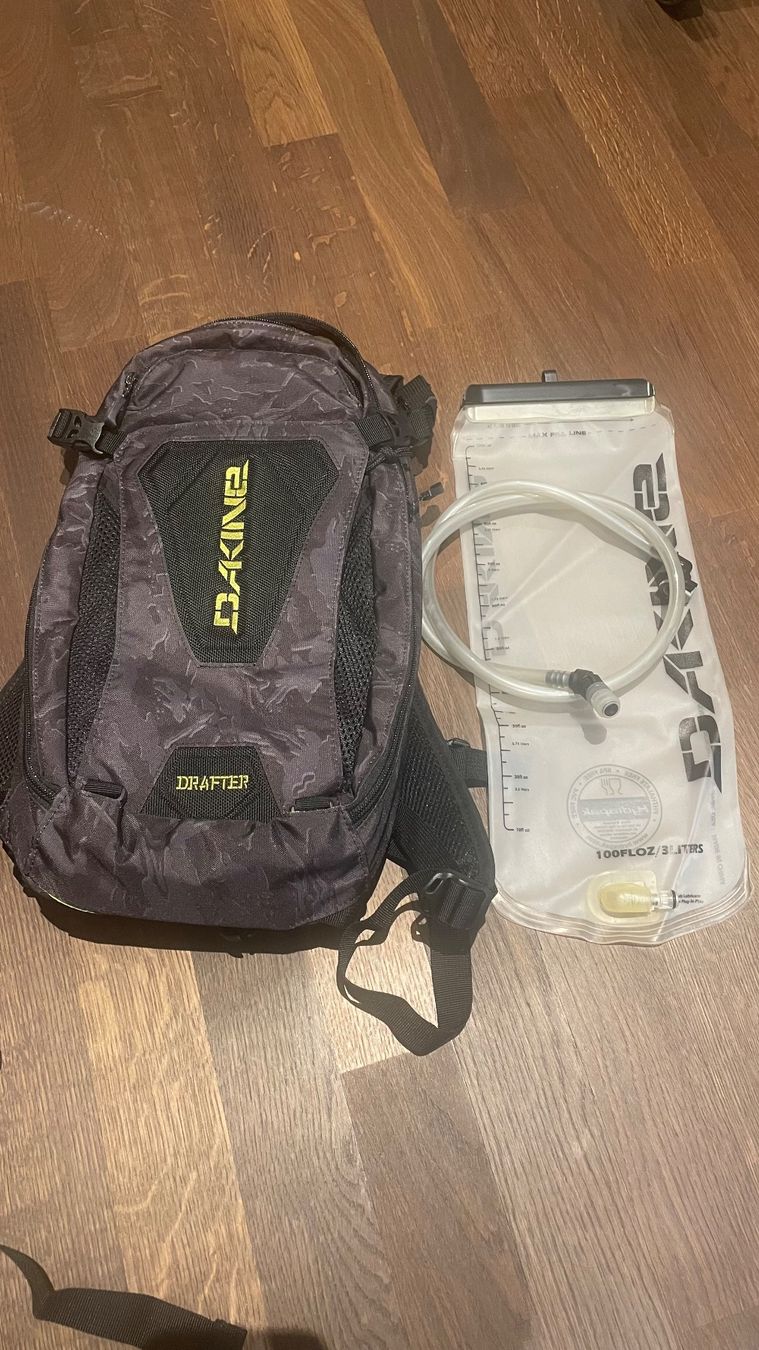 Dakine Sacs à dos: Dakine Drafter Rucksack mit Beutel 3 Liter – Neuf (Voir description) à Domat/Ems par Emser66