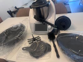 Thermomix TM6, neuwertig, 3x Mal benutzt mit viel Zubehör!
