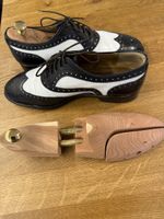 Herrenschuhe Leder Grösse 42 schwarz weiss.  Zustand gebrauc