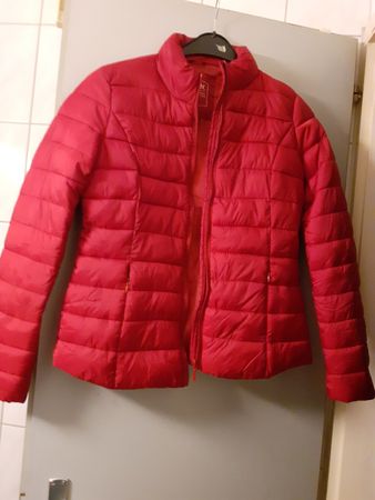 Leichte Daunenjacke rot Grösse S guter Zustand