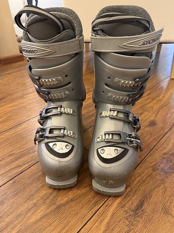 Damenschuhe: Chaussures de ski Atomic taille 39  – Gebraucht aus Lausanne von nat_h2gw 1
