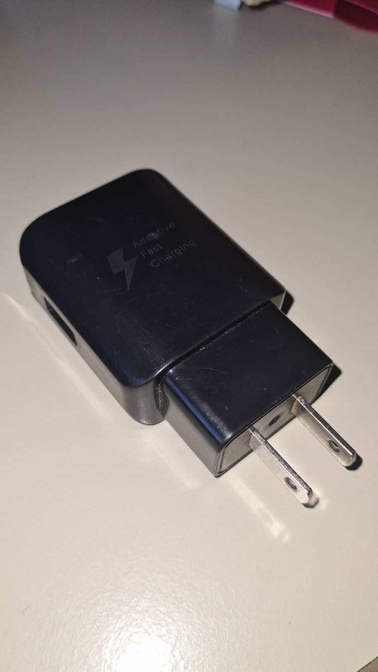 Samsung Laufwerke & Adapter: Samsung Adaptive Fast Charging USB Power Adapter Black – Gebraucht aus Schneisingen von adrian.mathis