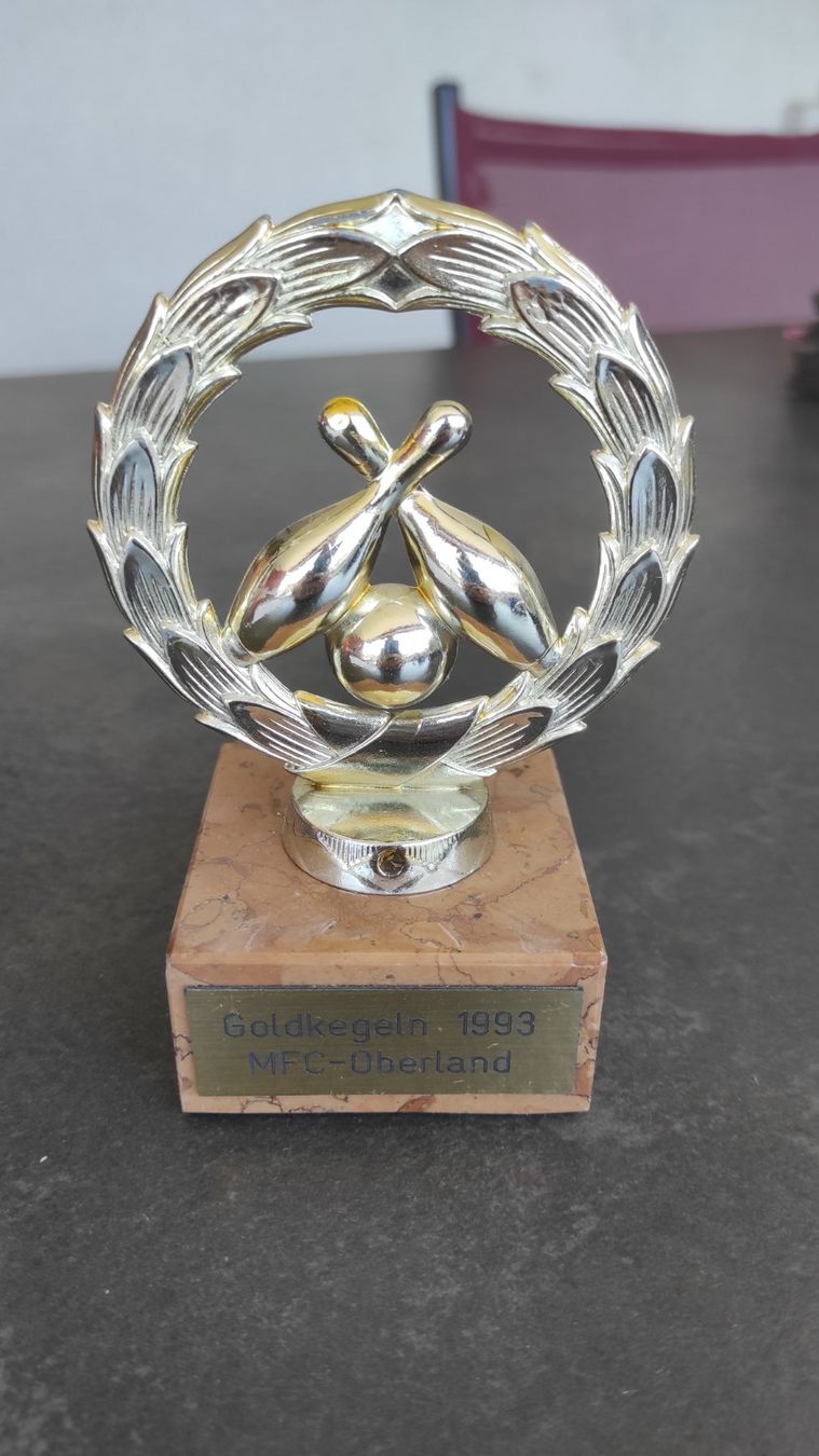 Altre raccolte & rarità: Pokal mit Kegel Motiv – Usato da Kreuzlingen venduto da Dennis2004