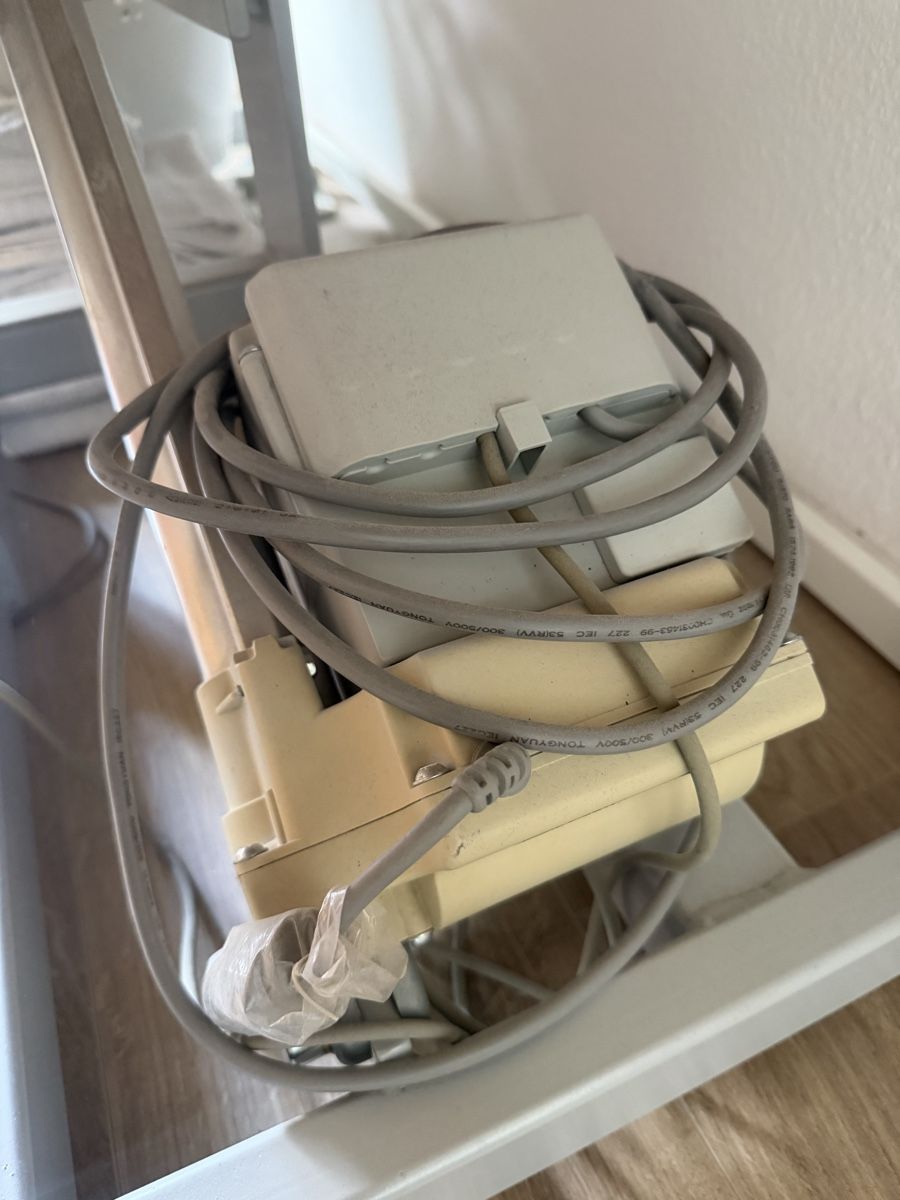 Sedie a sdraio: Kosmetik und Massageliege verstellbar – Usato da Hinterkappelen venduto da cda_wn7l 2