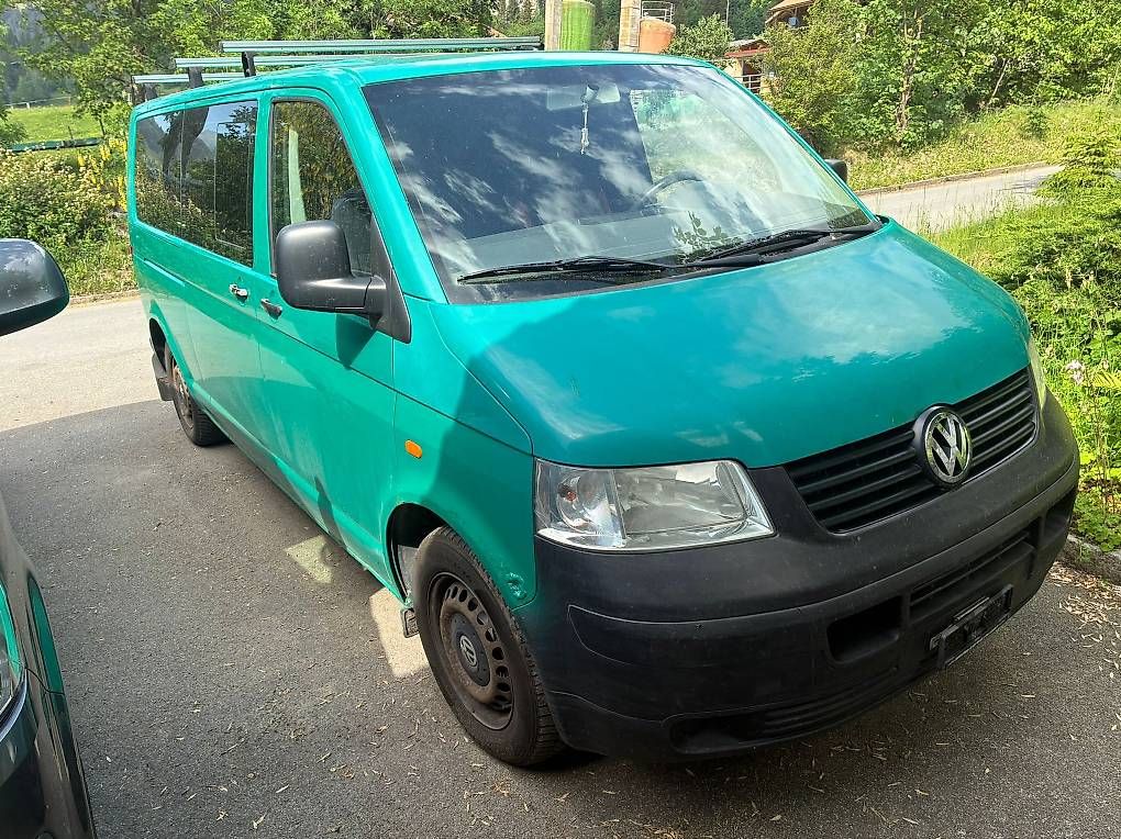 VW Autos: VW T5 Transporter langer Radstand 8 Plätze – Gebraucht aus Zweisimmen von Nicu83
