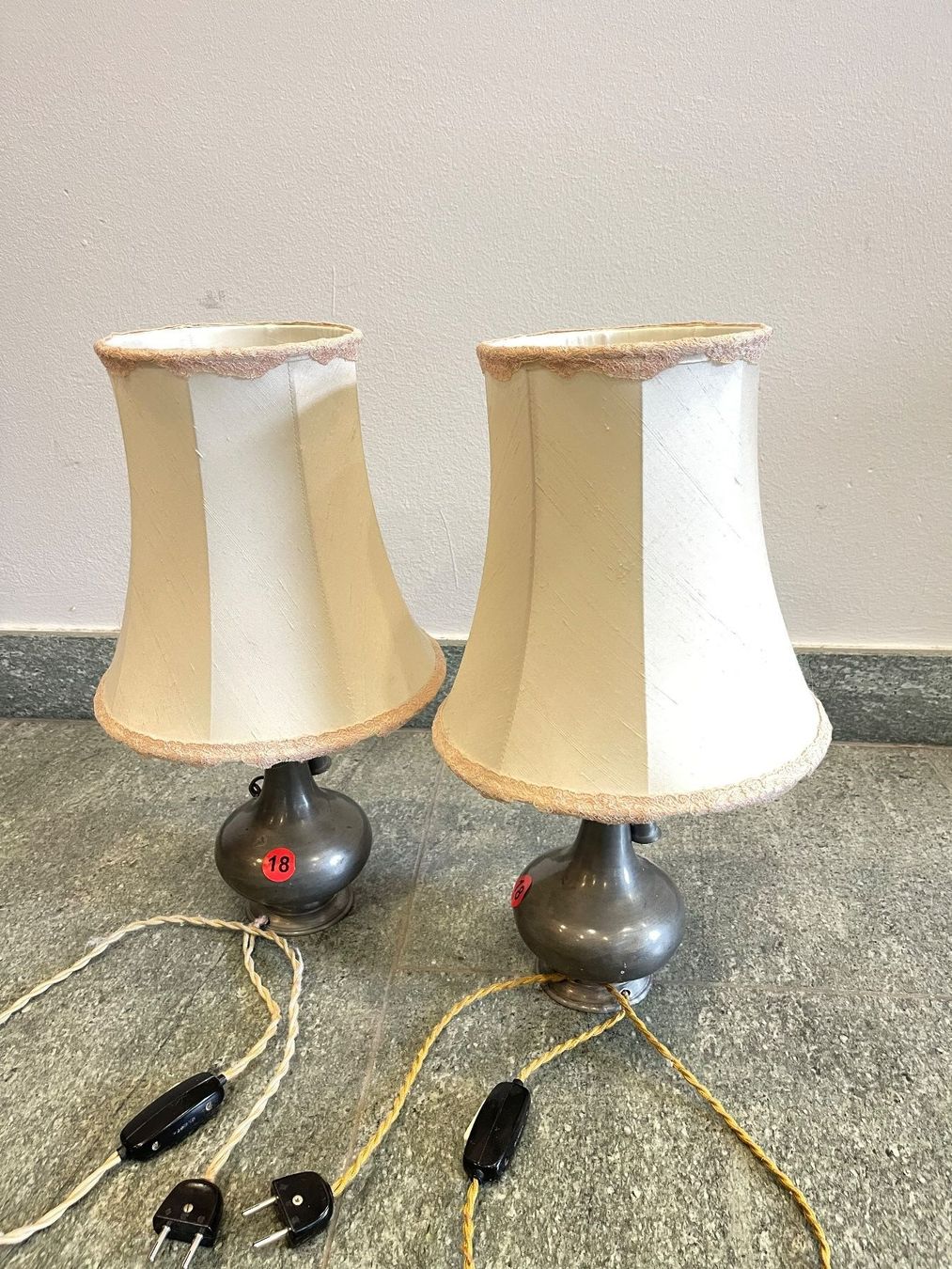 Lampen: 2 Antike Nachttischlampen Zinn Vintage – Gebraucht aus Olten von ELHANDEL 5