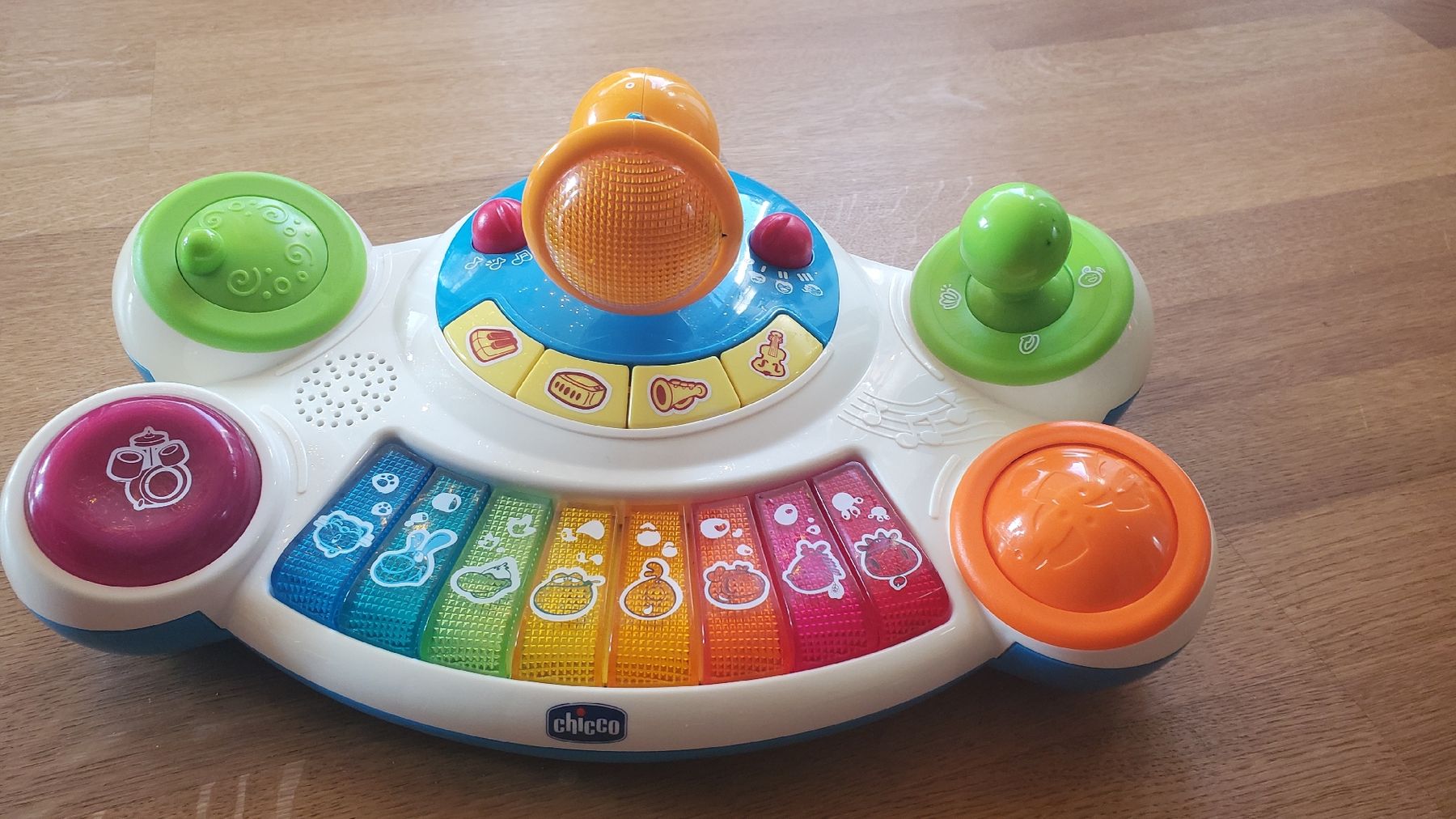 Chicco Spielzeuge: Chicco DJ Mixer Baby Piano – Gebraucht aus Stäfa von lookilooki