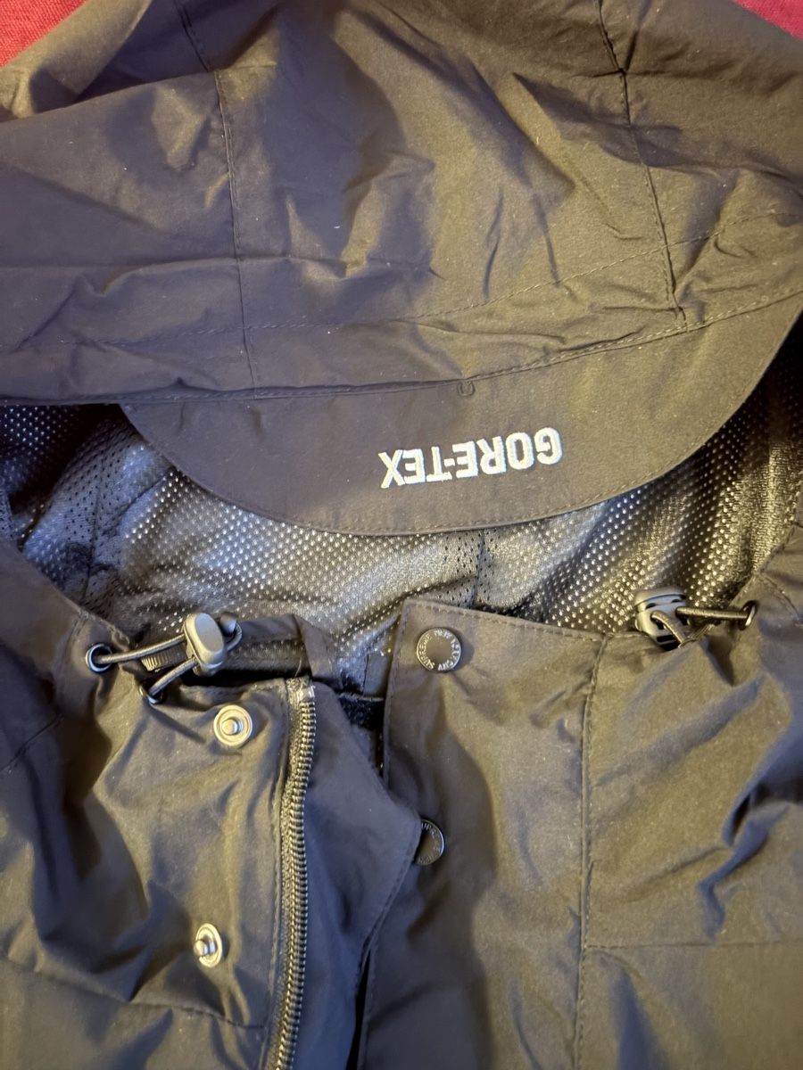 Supreme Vestes: Supreme x Umbro Gore-Tex Jacket Black Size Medium – Neuf (Voir description) à Lausanne par doa_nc5v 1