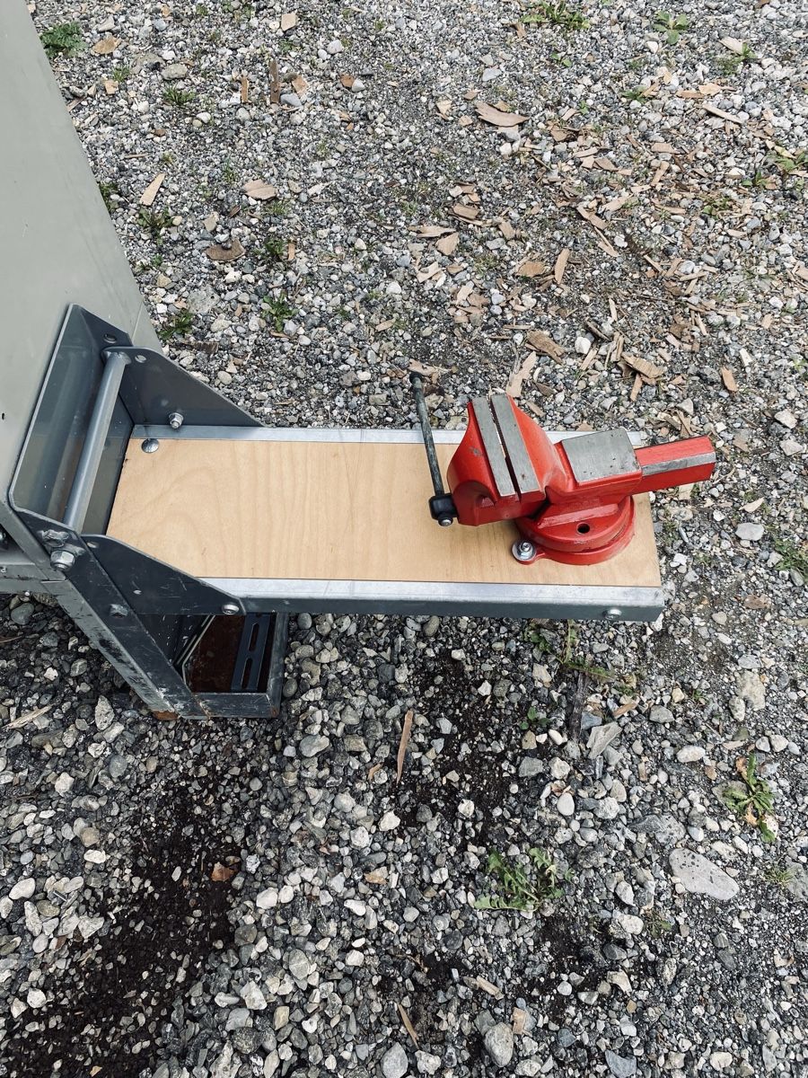 Würth Tutti gli attrezzi: Atelier pour bus : Établi Wurth robuste avec étau intégré – Usato da La Roche FR venduto da Pouchta_yqk9 4