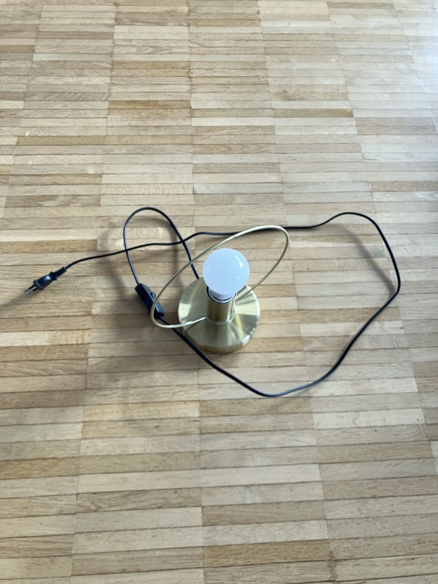 Lampen: Elegante Tischlampe in Goldoptik – Gebraucht aus Winterthur von Streisel 1