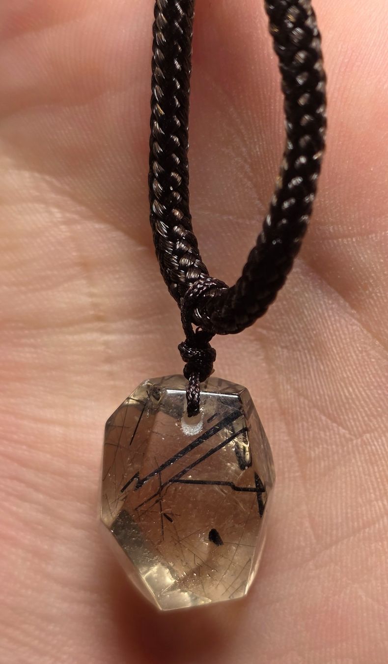 Minerali & Pietre curative: Schwarzer Rutil Anhänger an Kordelkette A – Nuovo e nell'imballaggio originale da Matzingen venduto da Shay_Crystalz 2