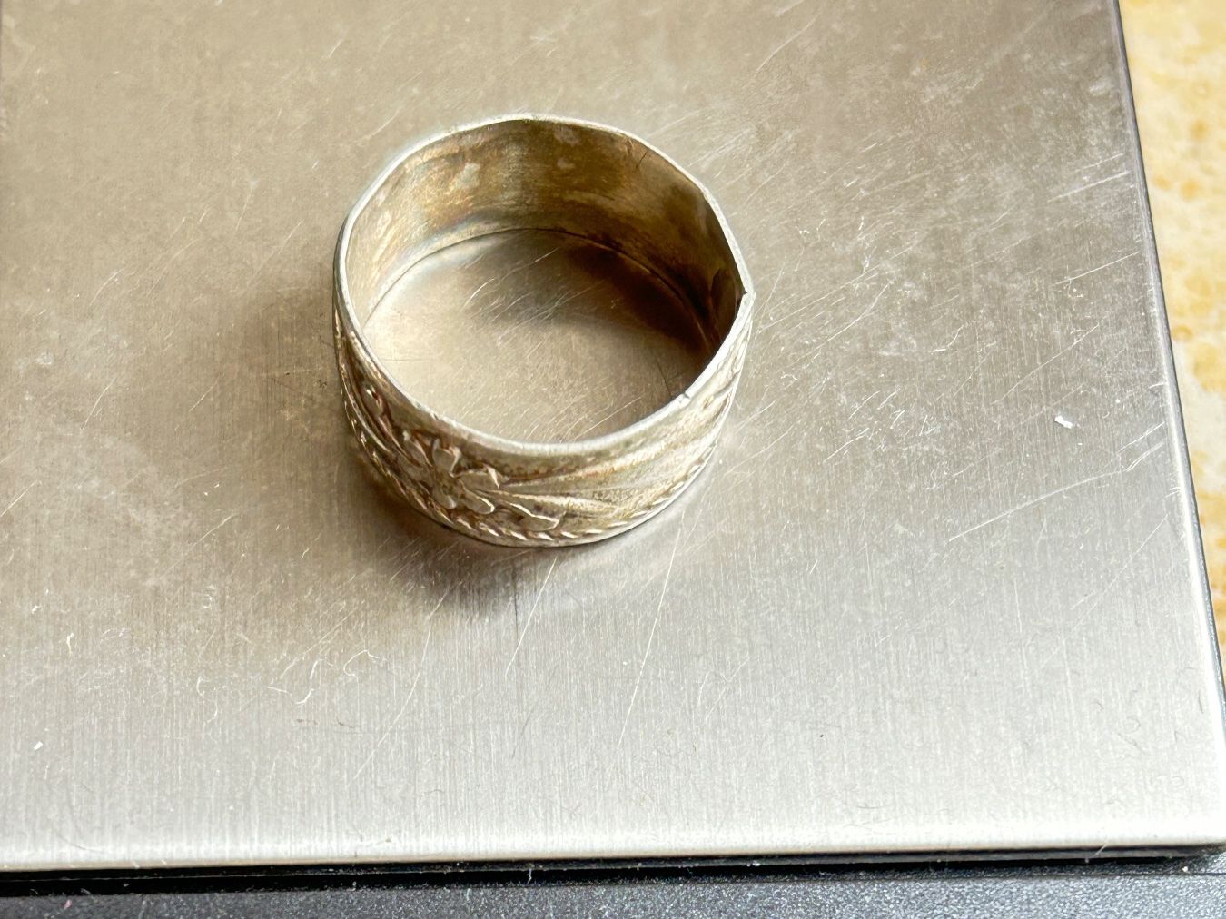 Anelli: Vintage Ring mit Blumenmuster (60) – Usato da Laufen venduto da Bellebellezza 3