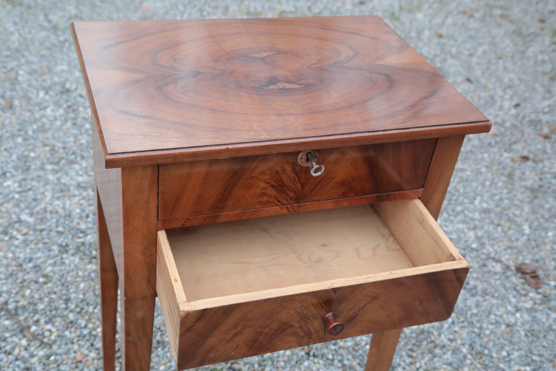 Tavoli: Antikes Biedermeier Tischli, ca J 1850 – Usato da Lutzenberg venduto da Mulli48 1