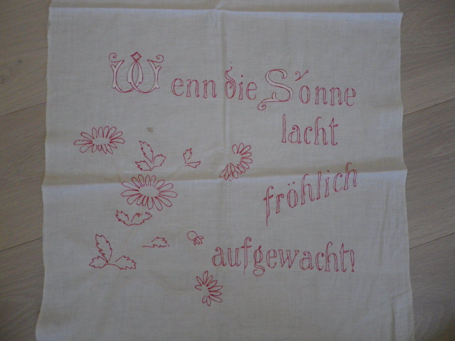 Fahnen: Grosses antikes besticktes Stoffbanner – Gebraucht aus Reinach von Mietze 2