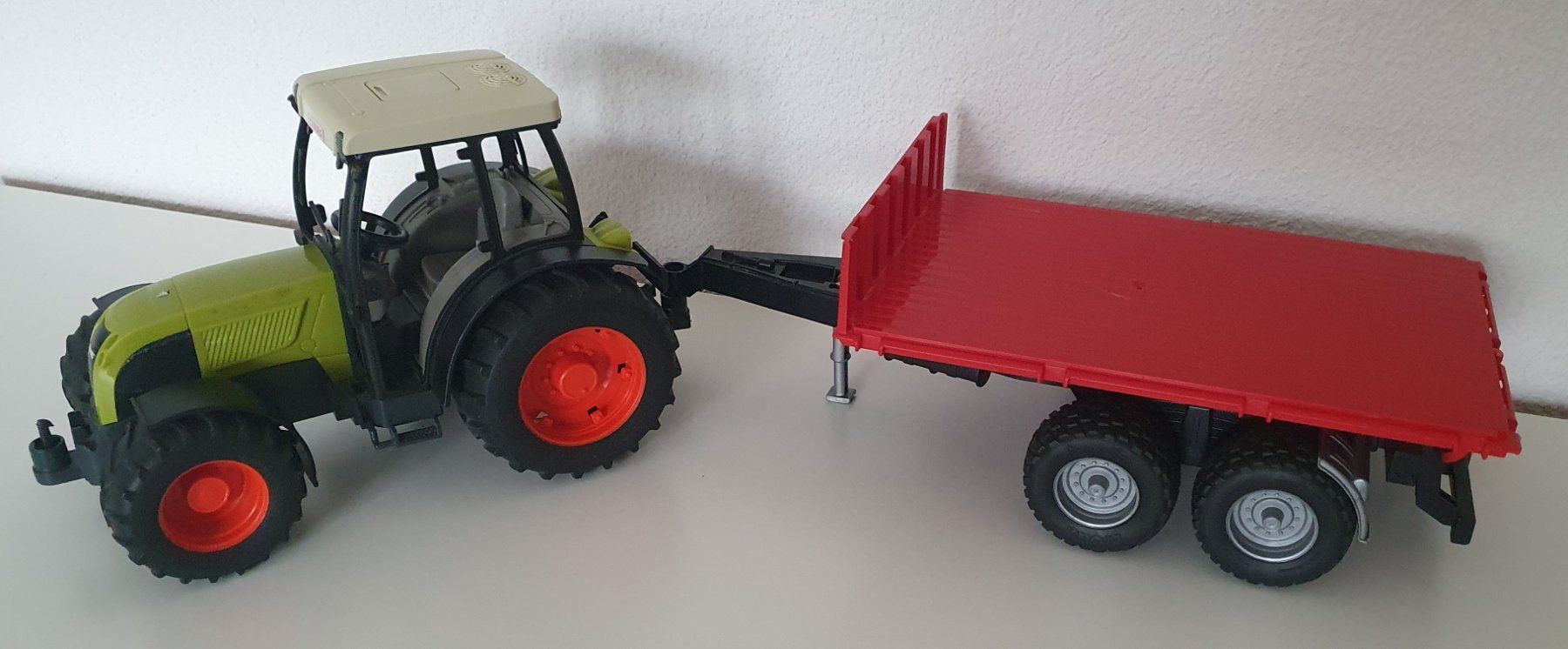 Bruder Giocattoli: Original Bruder Traktor mit Anhänger – Usato da Seewen SO venduto da dan_5xh2 1