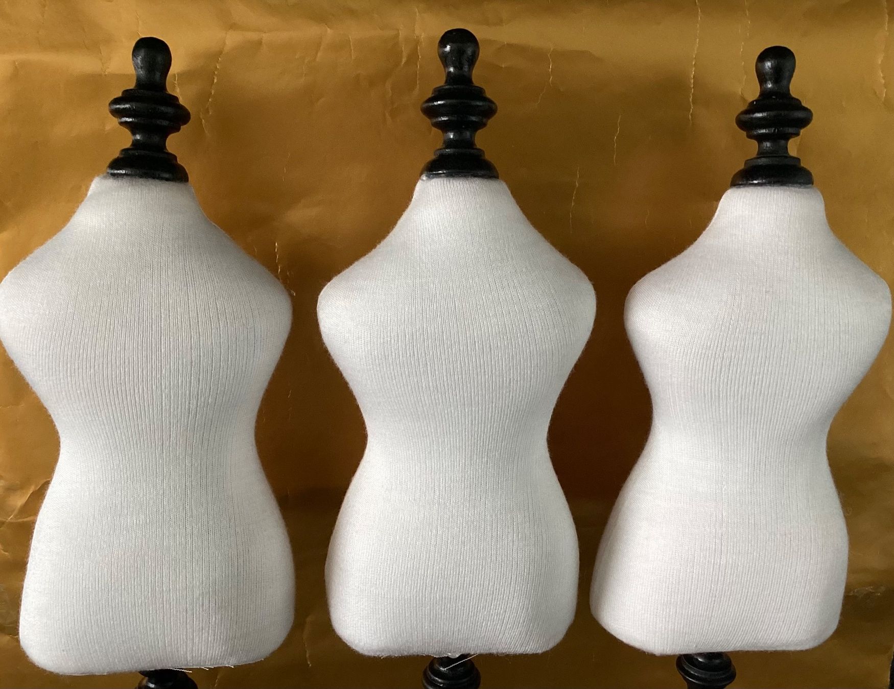 Poupées: 3 Mini Kleiderbüsten für Puppenkleider – D'occasion à Beinwil am See par kae_gh7c 1