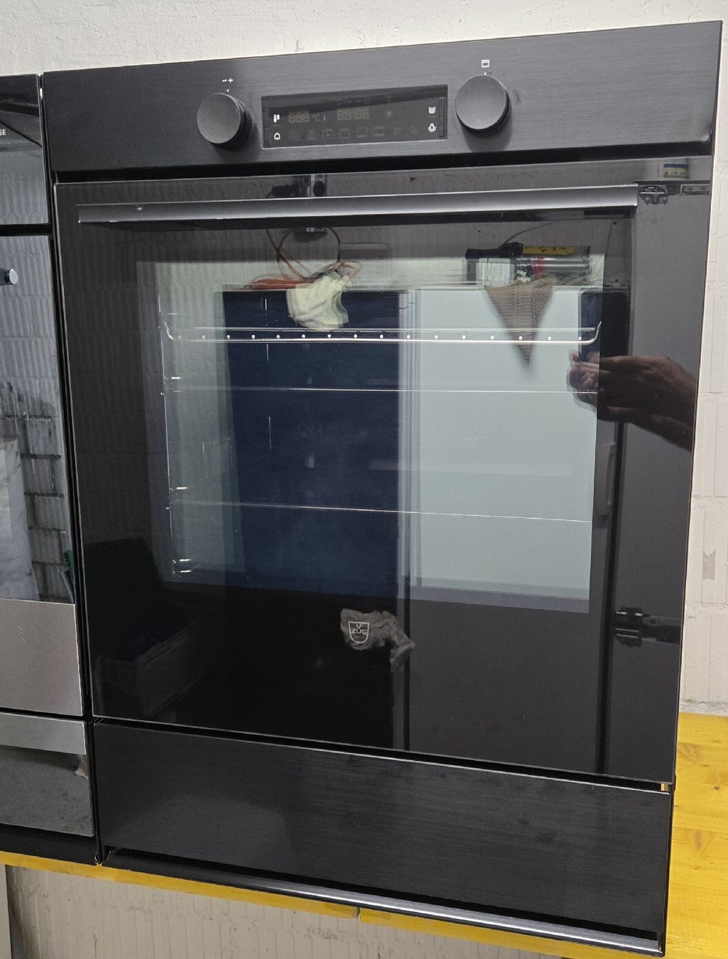 V-Zug Backöfen: V-Zug Combair V600 Einbaubackofen Nero 55cm – Gebraucht aus Rümlang von Idre 1