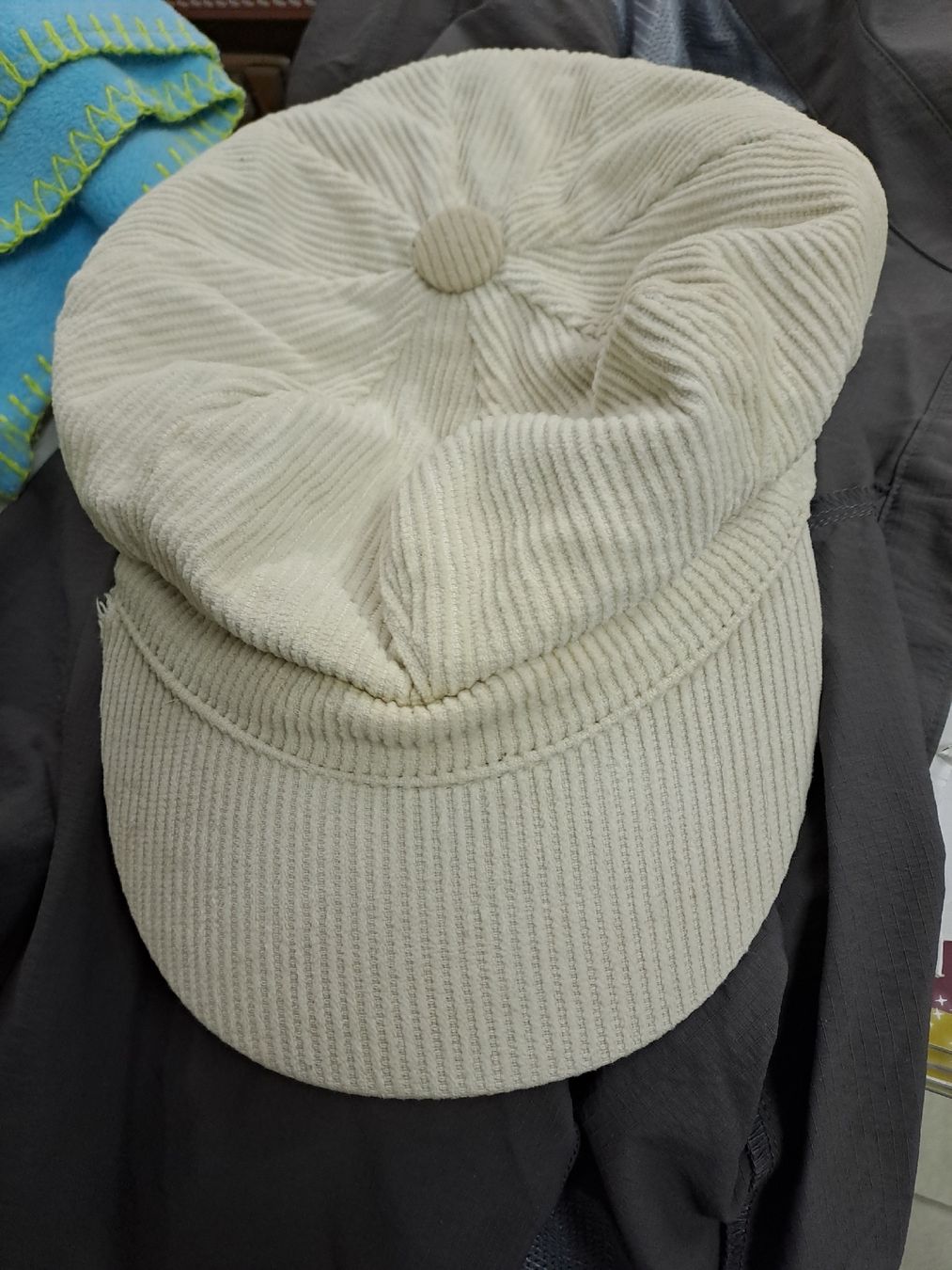 Altro in  Abbigliamento & Accessori: Stylische Cordmütze, Creme, Einheitsgrösse – Usato da Zürich venduto da Schoebi19 5