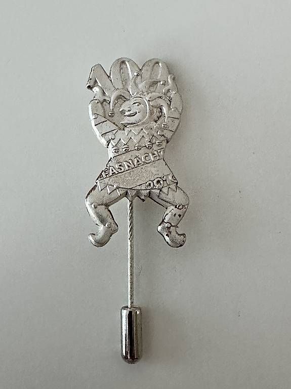 Basler Plaquettes & Badges: Fasnacht Basel Ueli 2010 silber – D'occasion à Basel par fasnachtsoutlet1965