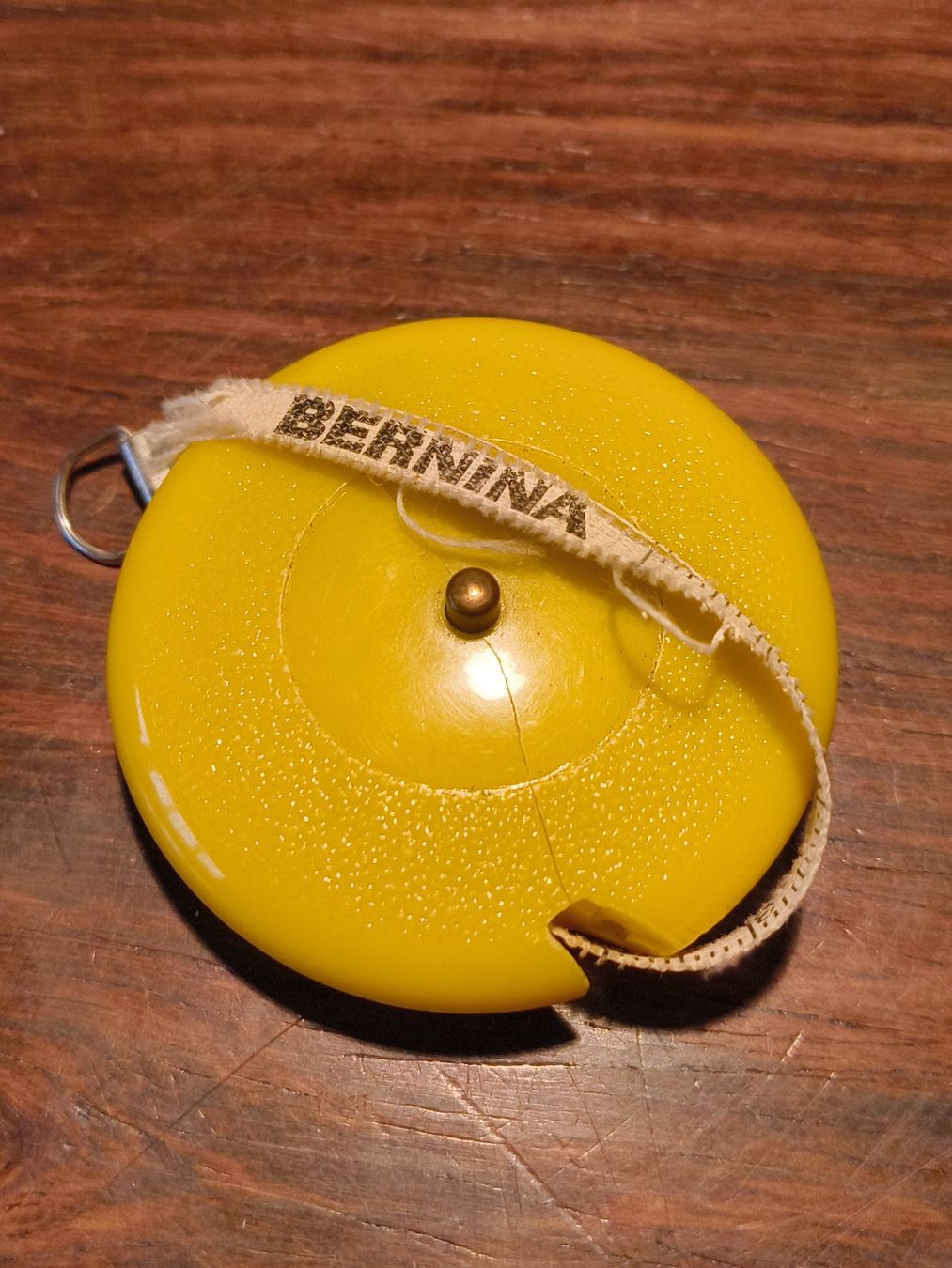 Bernina Tous les outils: Bernina Rollmeter Gelb Stoffband vintage – Défectueux à stettlen par VintageBern_ch