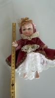 Süsses Porzellan Püppchen, 18 cm, sitzend 12 cm, beweglich