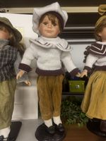 Porzellandoll Junge mit Kleidung guter Zustand