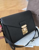 Louis Vuitton Epi SellierDragonne Clutch/Crossbody Epi Leder