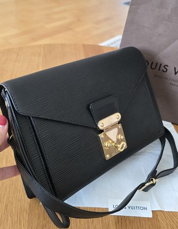 Louis Vuitton Epi SellierDragonne Clutch/Crossbody Epi Leder