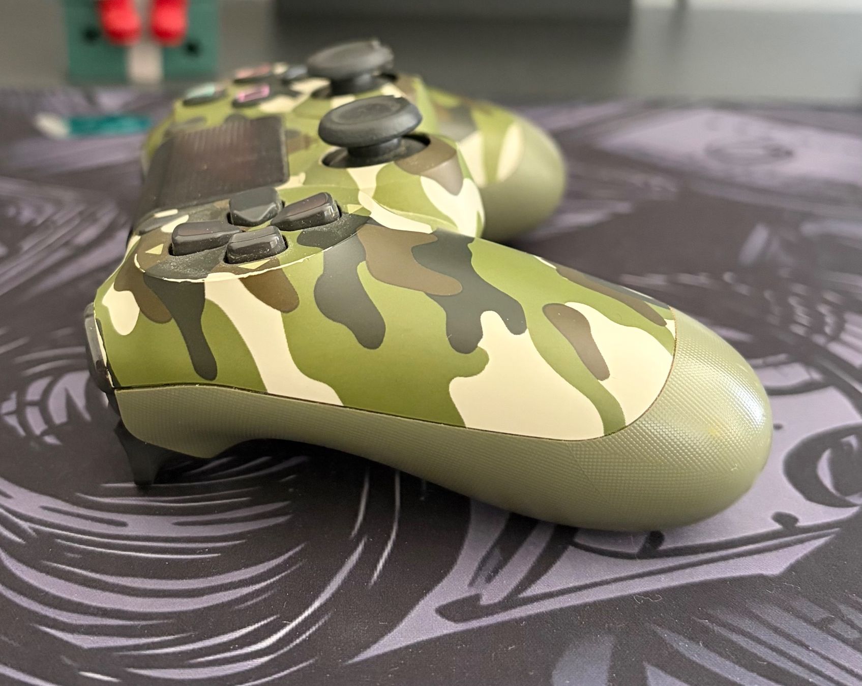 Sony Console: PS4 Controller Militäry – Usato da Wald ZH venduto da ian_5n8g 1