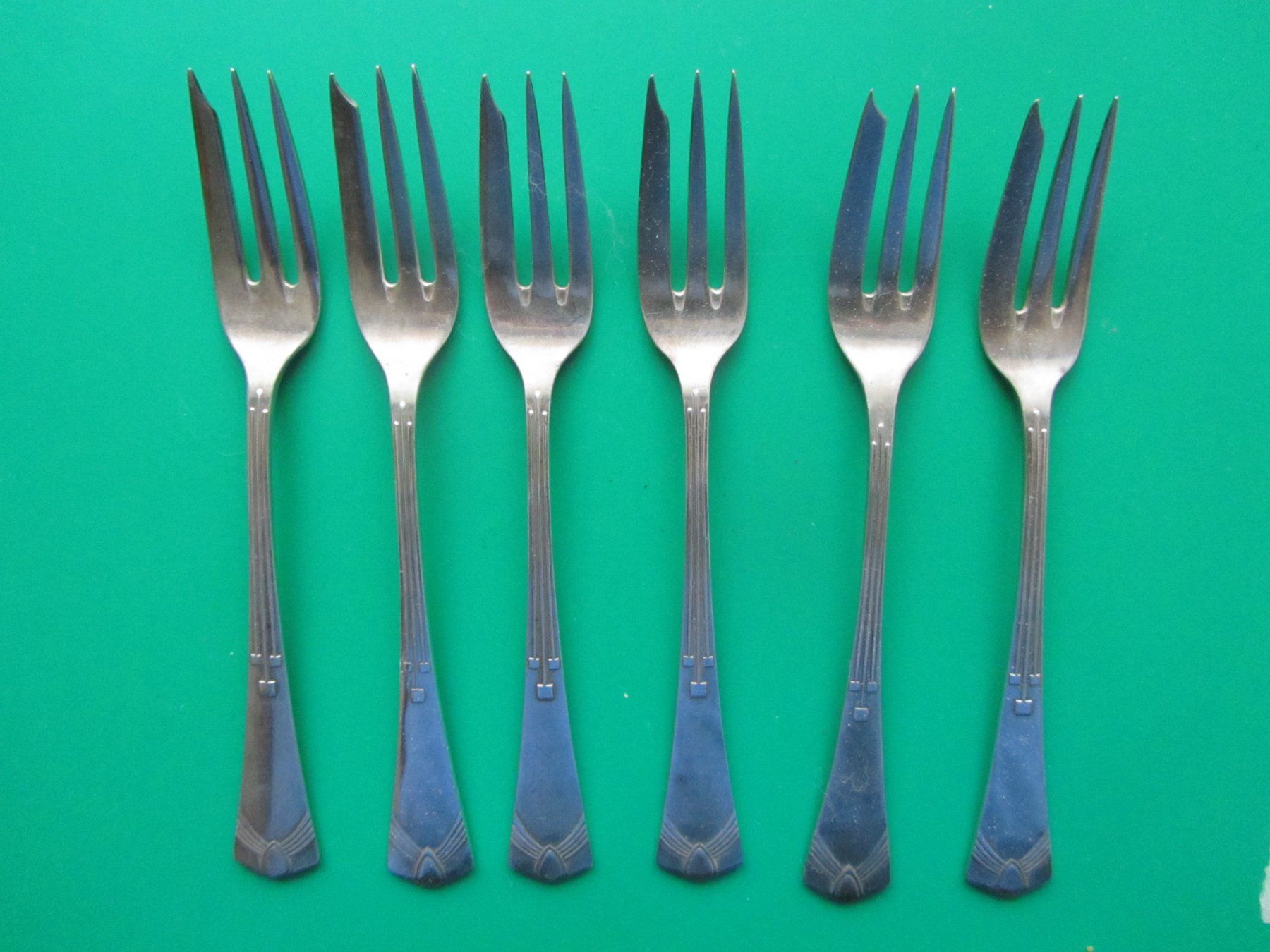Set di posate: Jugendstil Dessert Gabel-Heilbrönn um 1920 – Usato da Luzern venduto da Lucernauno