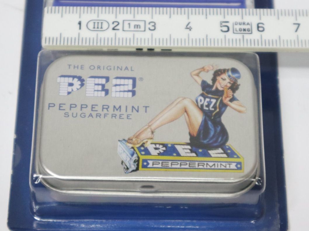 Pez Statuette: PEZ Blechdose Pez Pin-Up – Nuovo e nell'imballaggio originale da Eschenbach SG venduto da Astalavista 1