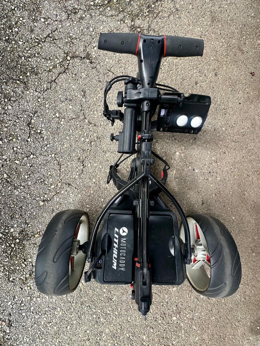Motocaddy Chariots: Elektrischer Golftrolley MOTOCADDY – D'occasion à Meilen par rue_s98r 1