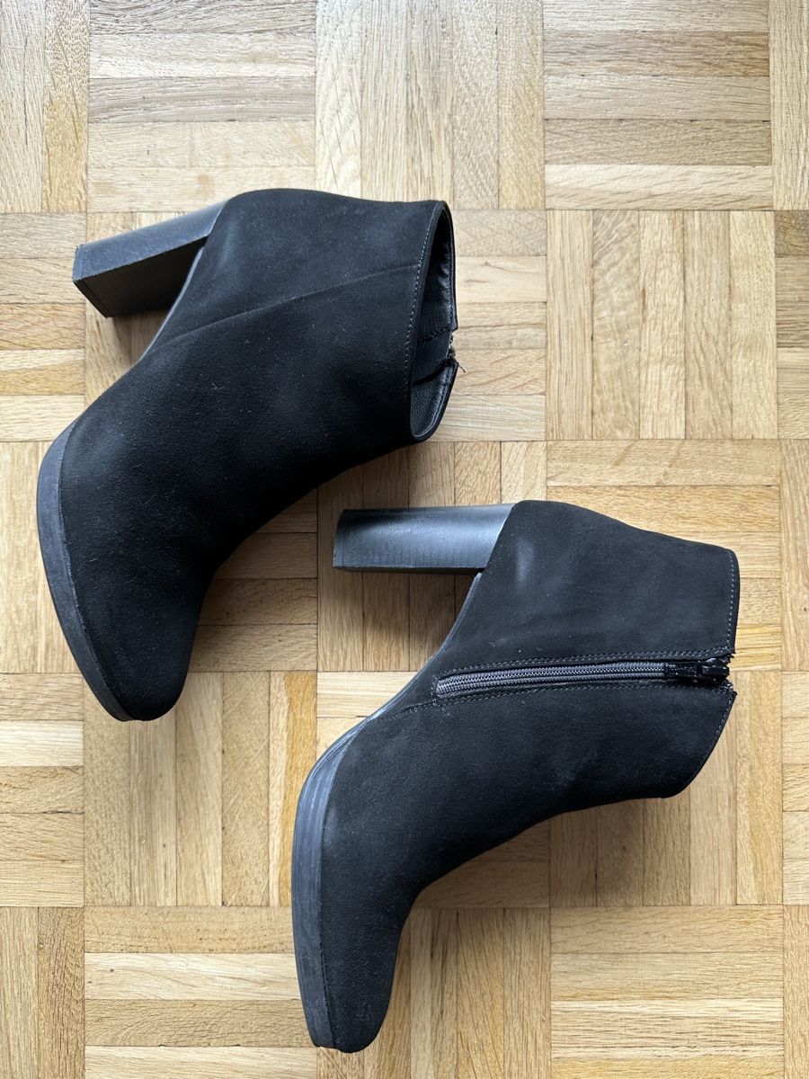 Scarpe da donna: Black leather boots T-39 – Usato da Epalinges venduto da Lily2006 1
