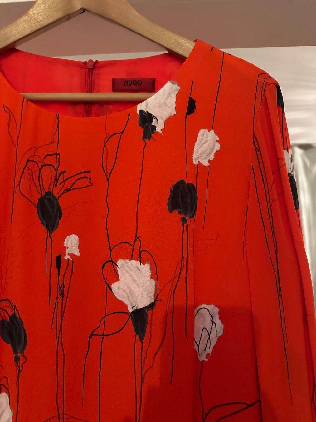 Hugo Boss Vestiti: Midikleid - Hugo Boss - Rot mit Blumen – Nuovo (secondo la descrizione) da Zürich venduto da 72strandkorb 1